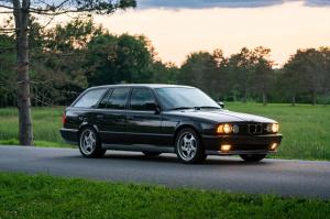 BMW M5 Touring 1992 года  (EU)